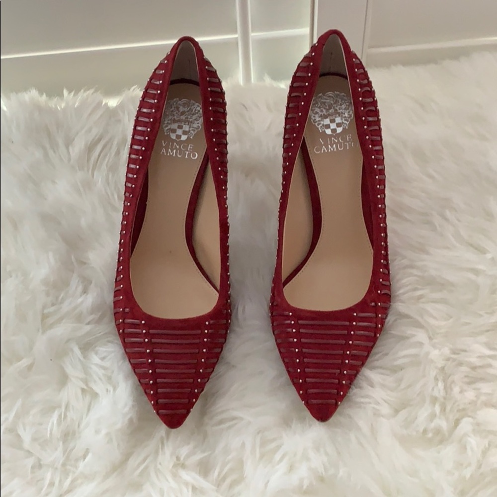 Vince Camuto red pumps size 91/2 M new, never worn
